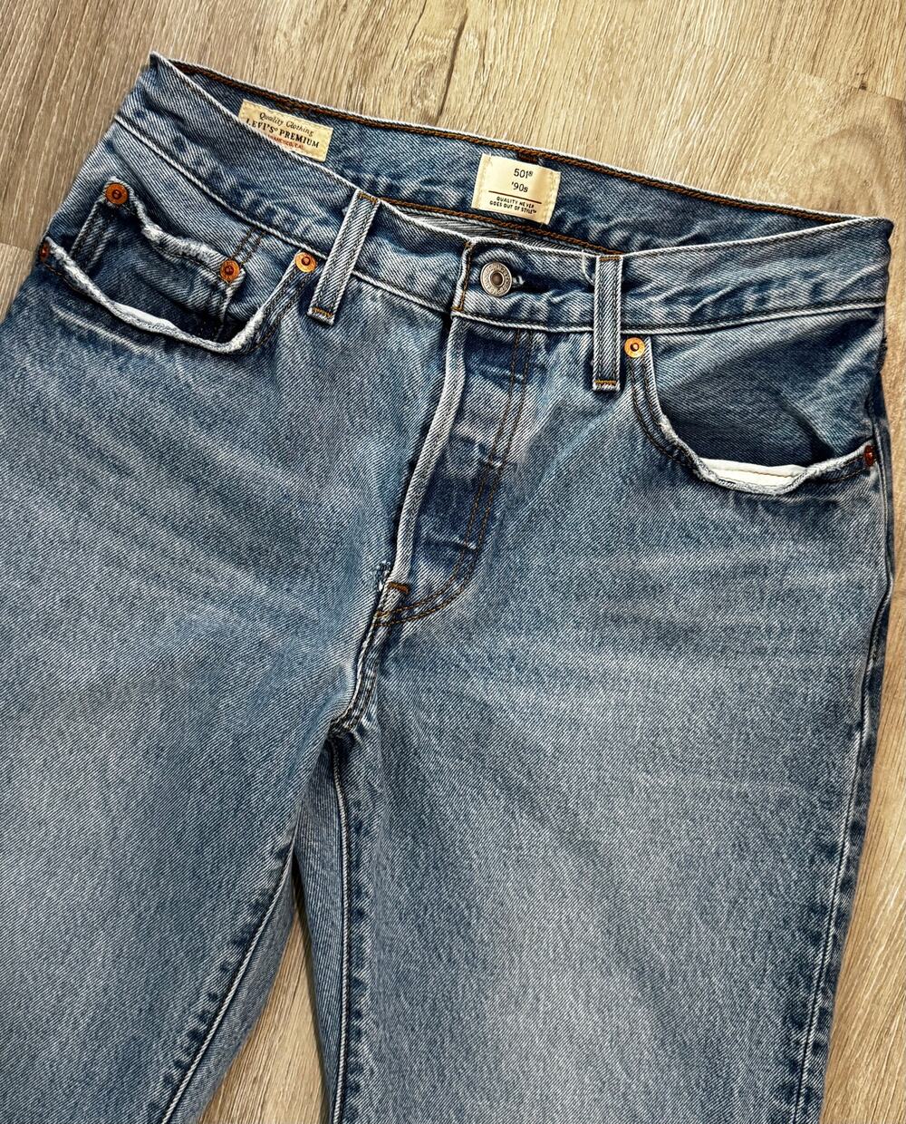 Levi’s Premium 501 ’90s Jeans Women W27 L32 Light Wash Straight Leg Button Fly
